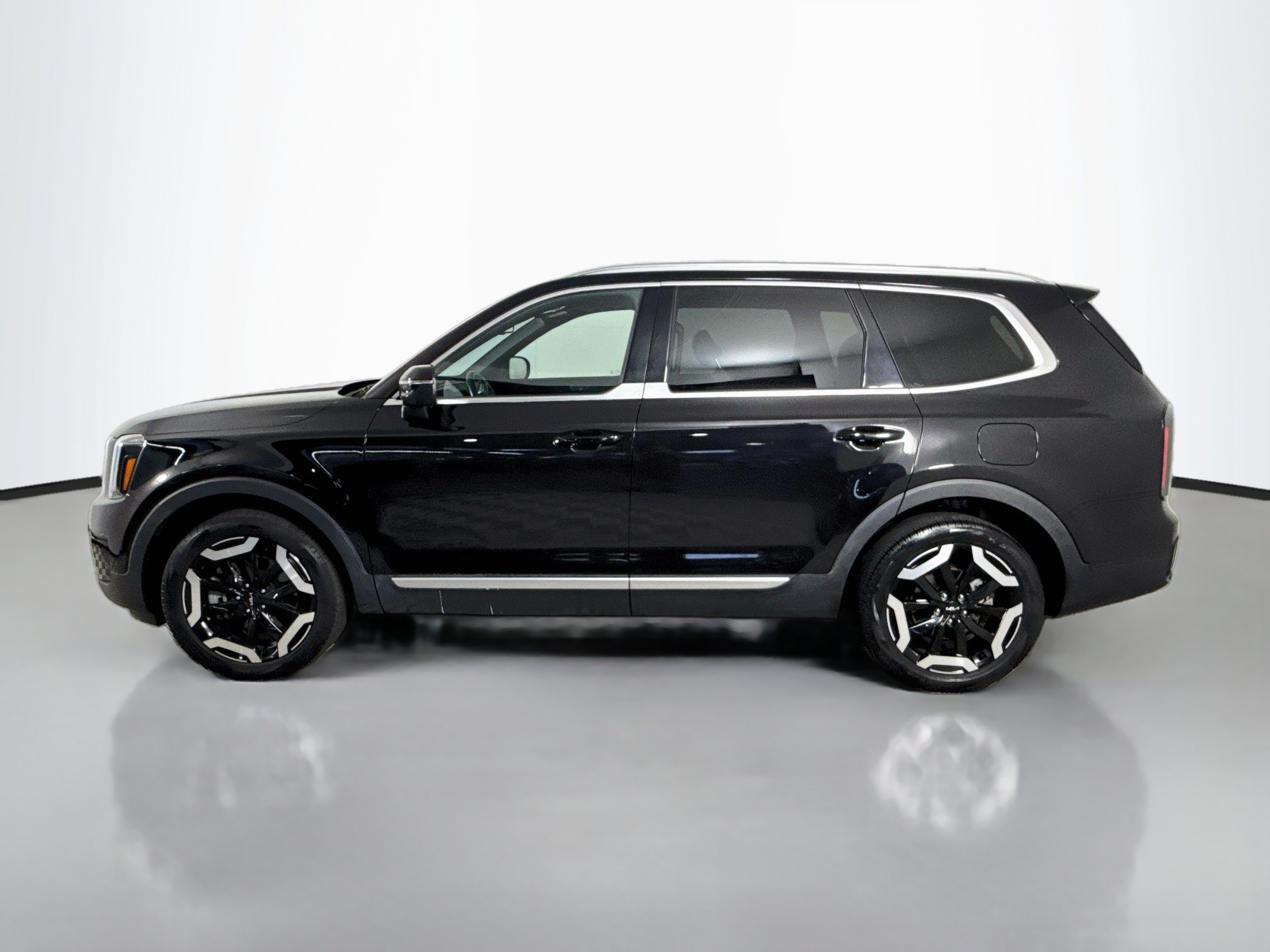 Used 2024 Kia Telluride EX w/ EX Captain's Chair Package FWD image 6