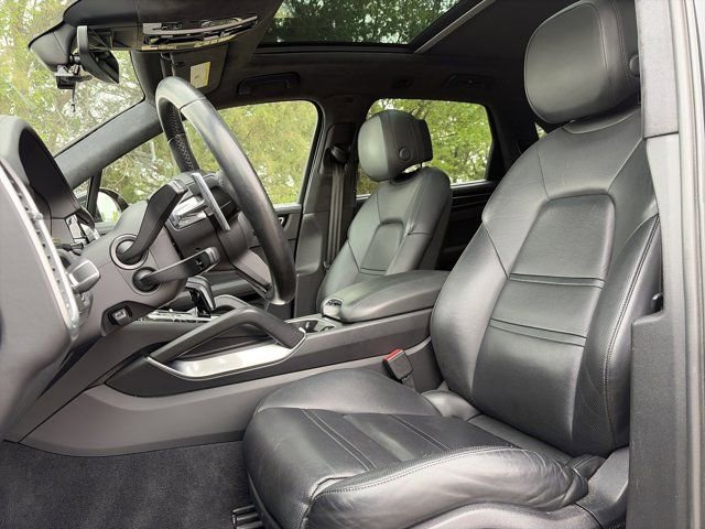 Used 2019 Porsche Cayenne Turbo image 18
