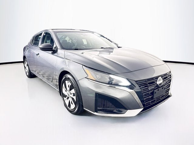 Certified 2024 Nissan Altima 2.5 S FWD image 3