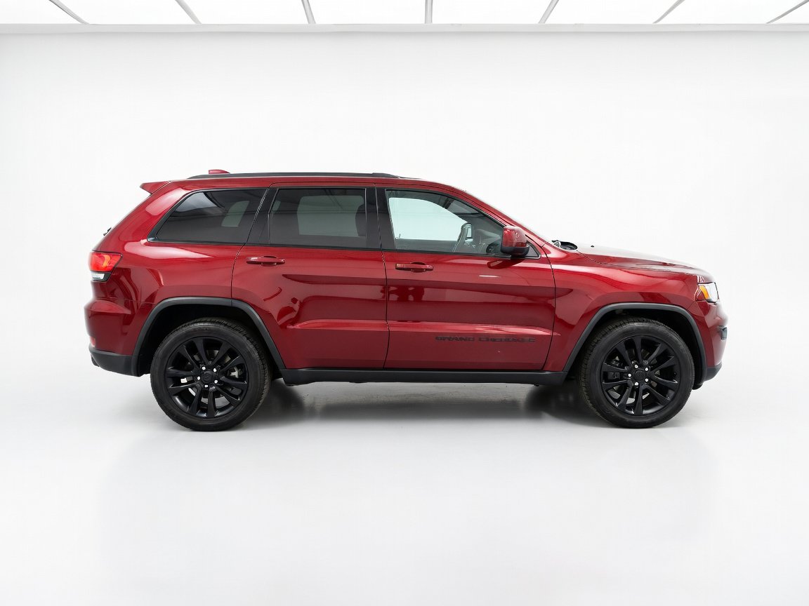 Used 2022 Jeep Grand Cherokee Laredo X RWD image 25