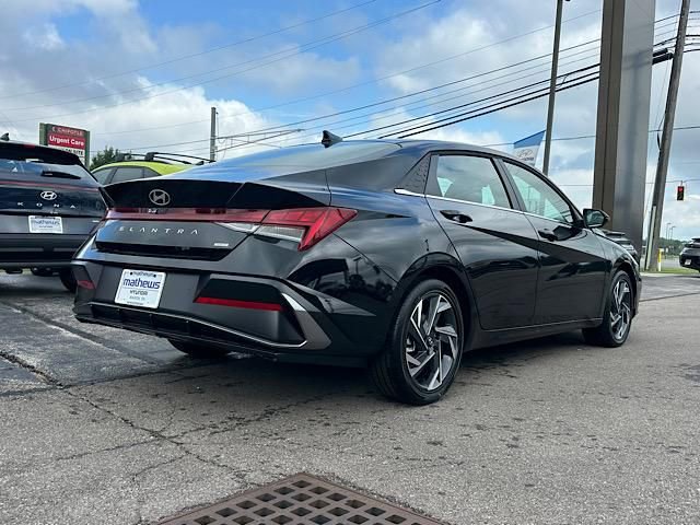 New 2025 Hyundai Elantra Limited image 4