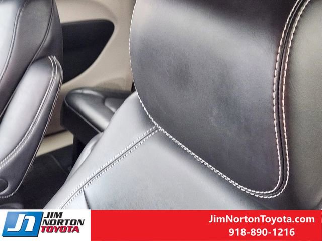 Used 2024 Chrysler Pacifica Touring-L image 16