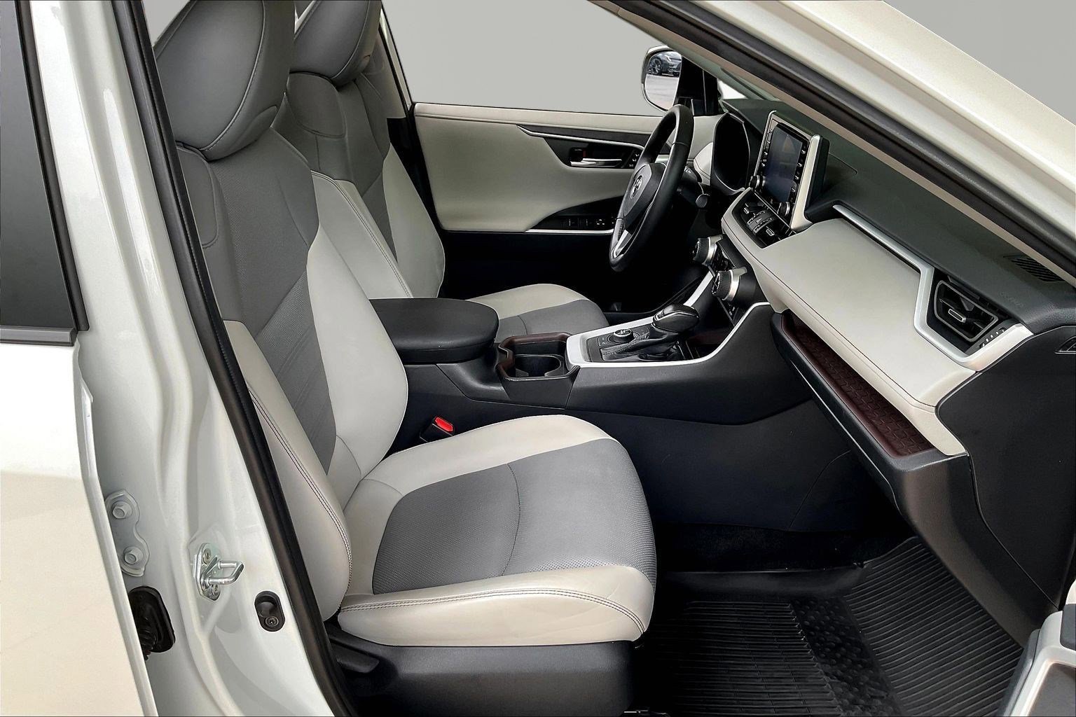 Used 2021 Toyota RAV4 Limited AWD/4WD image 29