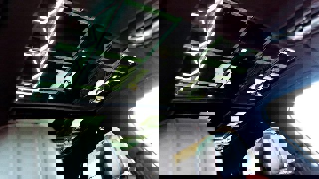 Used 2018 Bentley Bentayga image 29