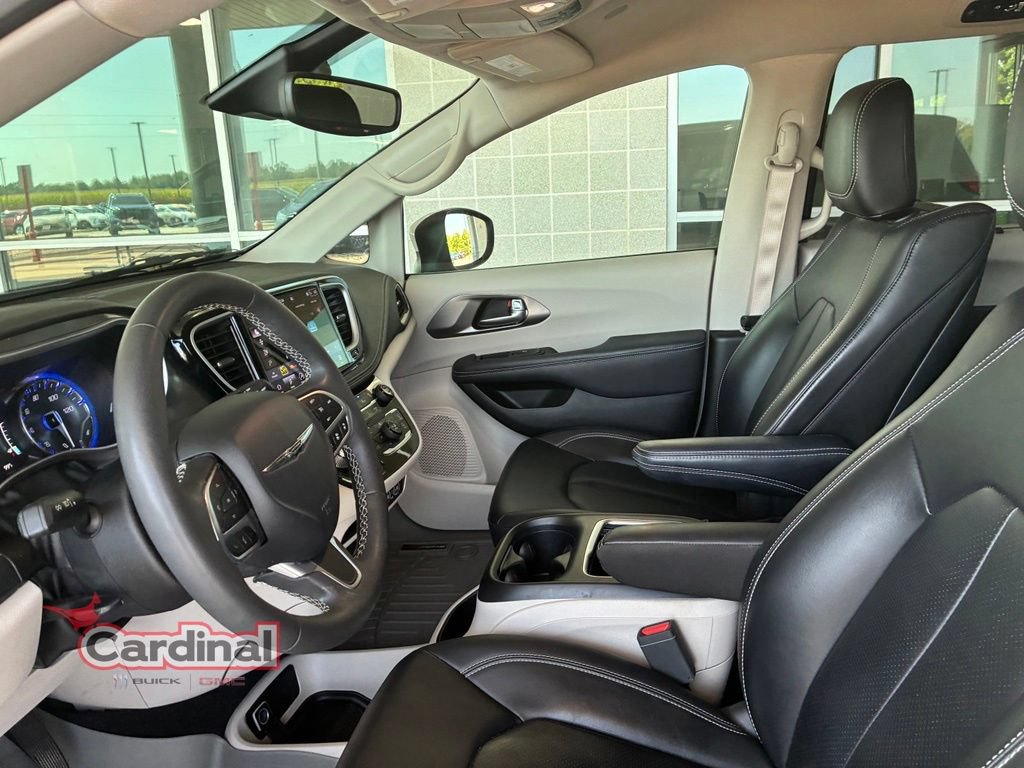 Used 2023 Chrysler Pacifica Touring-L w/ Uconnect Theater Family Group AWD/4WD image 11