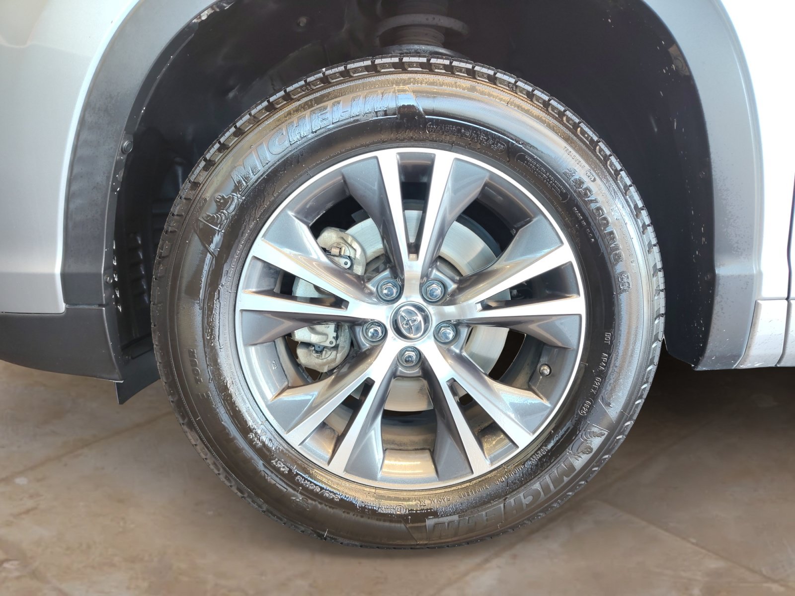 Used 2017 Toyota Highlander LE FWD image 26