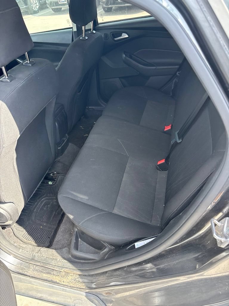 Used 2018 Ford Focus SEL w/ Cold Weather Package FWD image 16