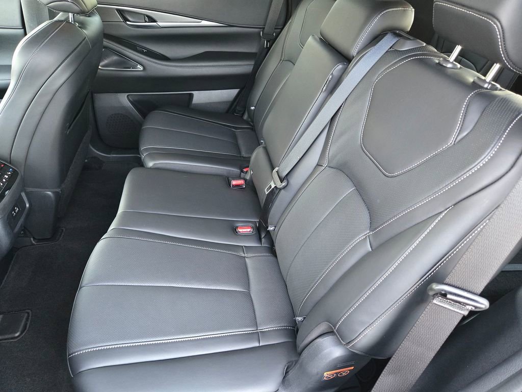 Certified 2025 INFINITI QX60 Luxe w/ Black Edition image 10