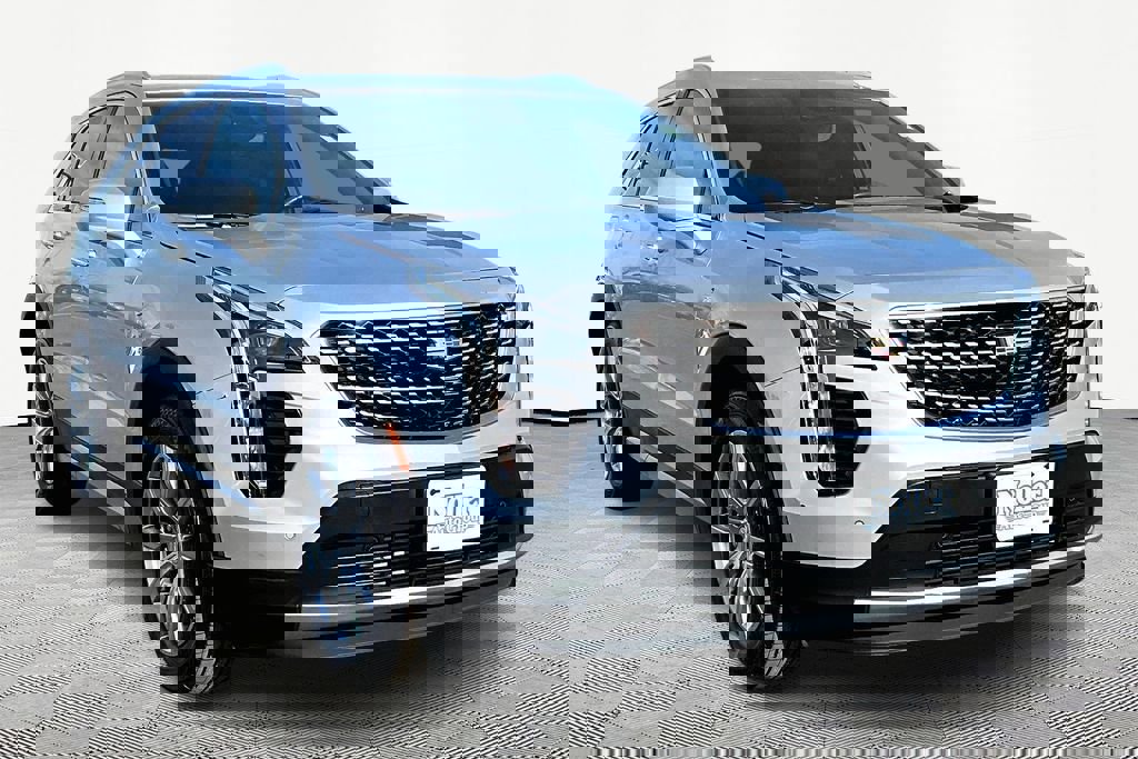 Used 2022 Cadillac XT4 Premium Luxury w/ Enhanced Visibility Package image 12