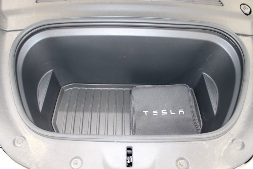 Used 2021 Tesla Model Y Long Range image 16