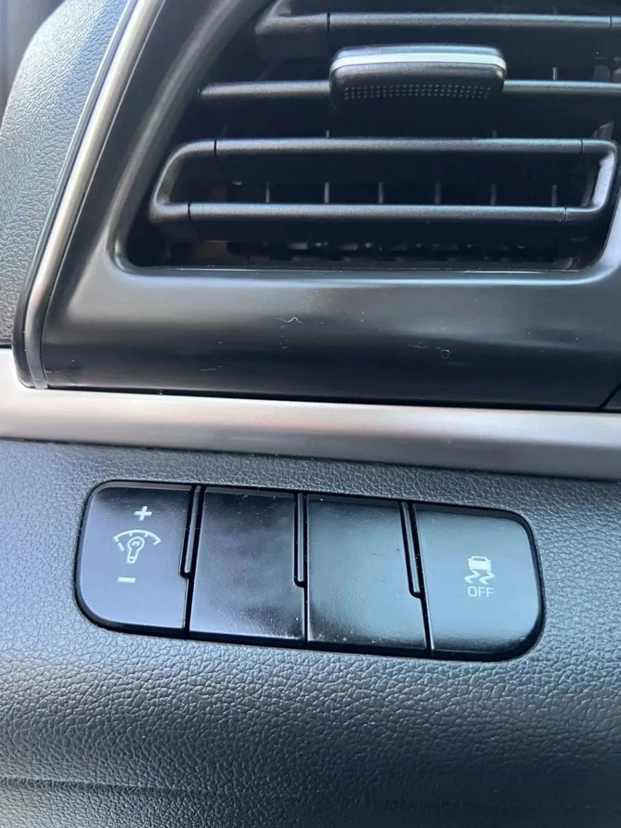 Used 2019 Hyundai Elantra SE w/ Cargo Package image 15