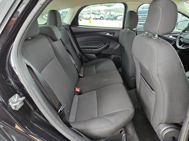 Used 2018 Ford Focus SE FWD image 18