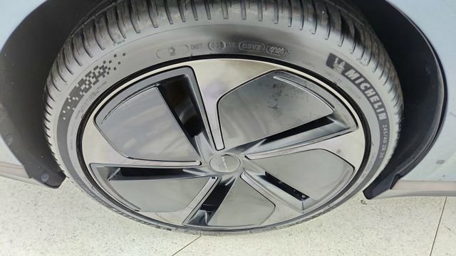 Used 2024 Lucid Air Pure RWD image 59