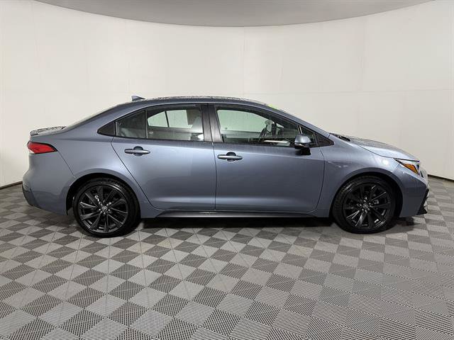 Used 2023 Toyota Corolla SE w/ Carpet Mat Package (TMS) FWD image 4