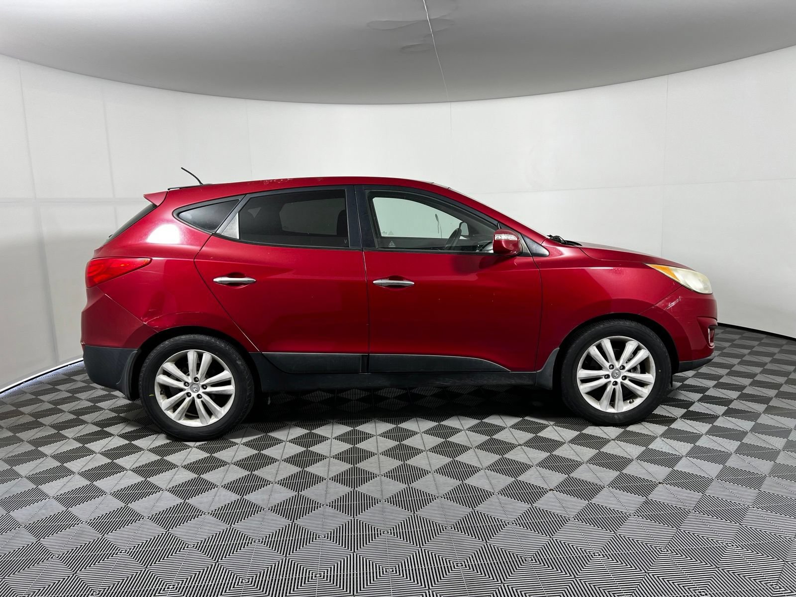 Used 2013 Hyundai Tucson Limited w/ Premium Pkg FWD image 4