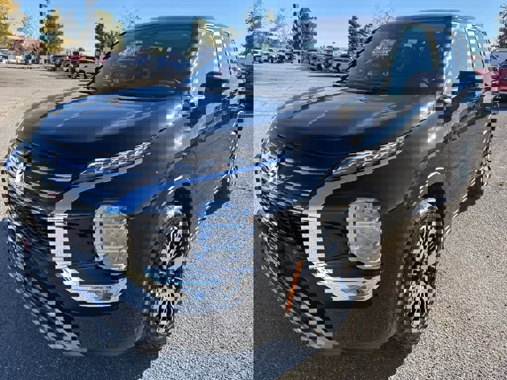 New 2025 Mitsubishi Outlander SE image 3