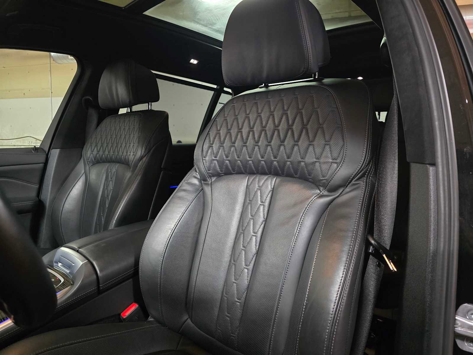 Used 2023 BMW X7 M60i w/ Climate Comfort Package image 49