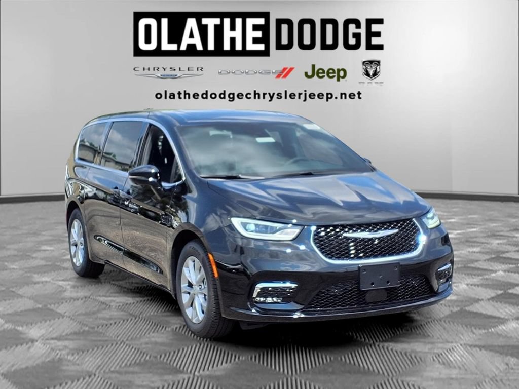 New 2026 Chrysler Pacifica Limited w/ Uconnect Theater Family Group FWD image 30