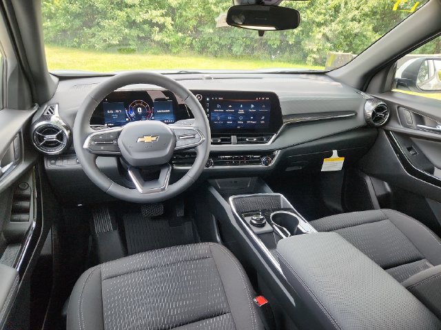 New 2027 Chevrolet Equinox LT w/ LPO, Floor Liner Package FWD image 20