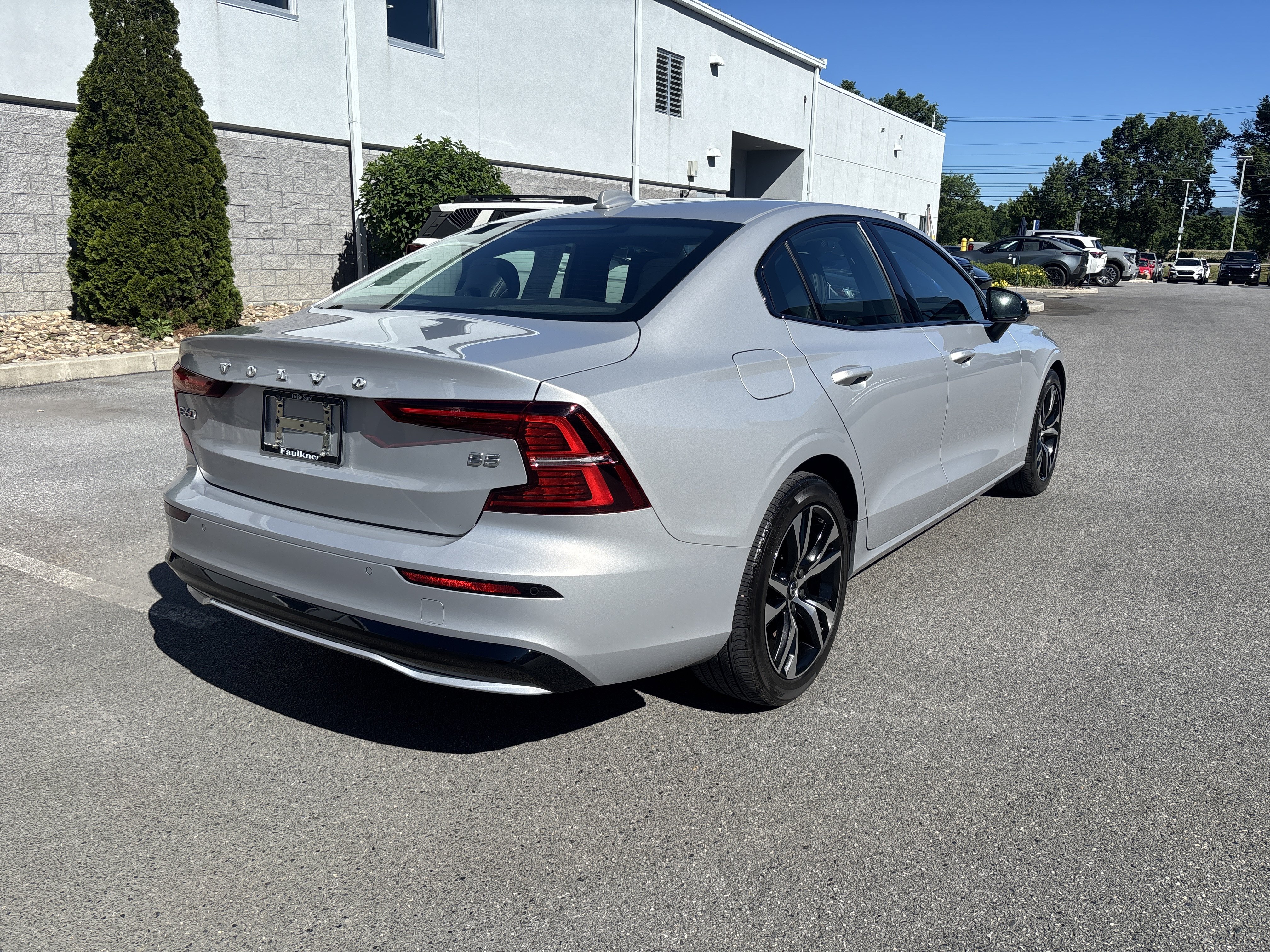 Used 2025 Volvo S60 B5 Core FWD image 24