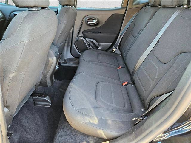 Used 2020 Jeep Renegade Latitude FWD image 17