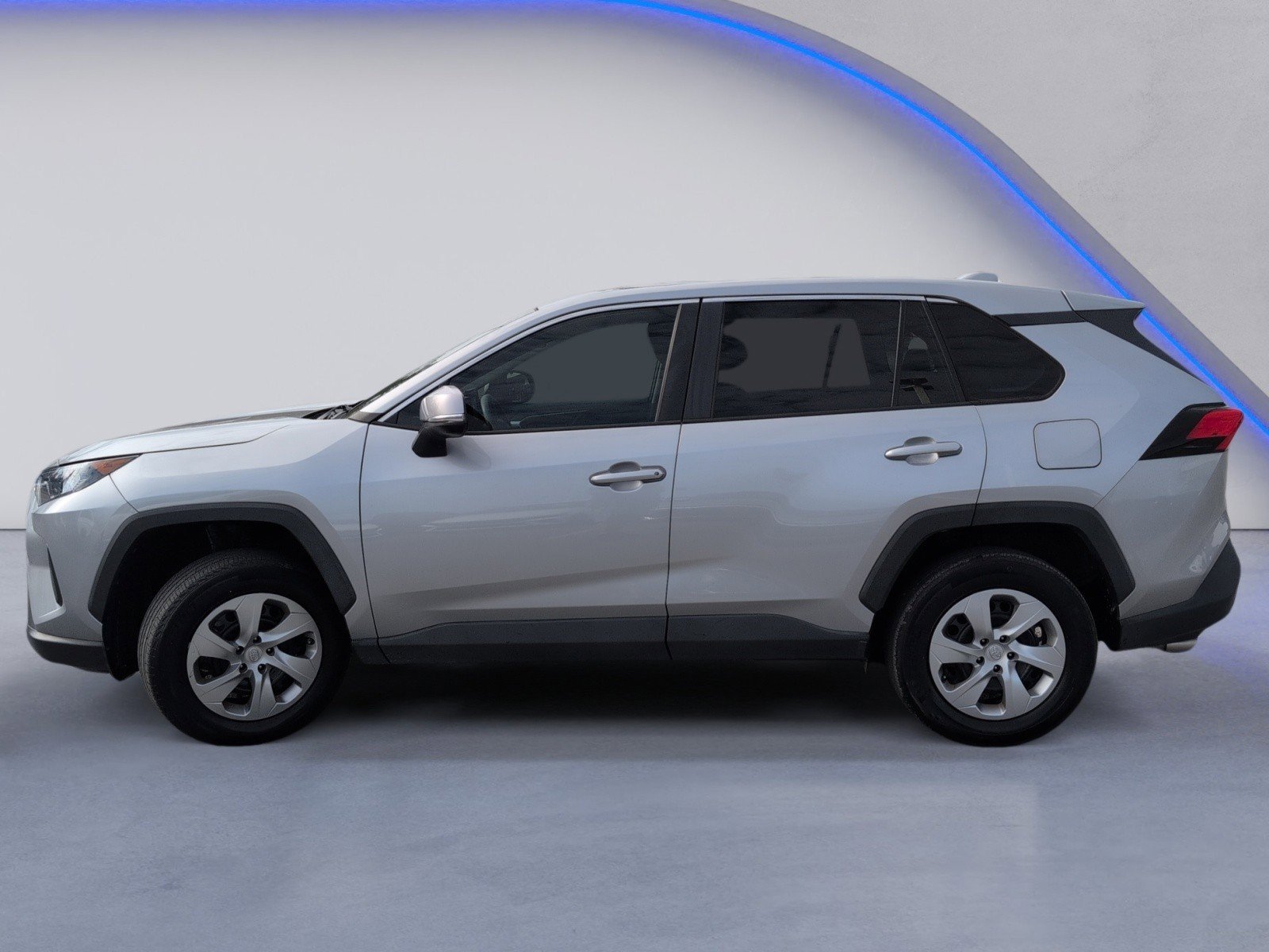 Used 2022 Toyota RAV4 LE image 10