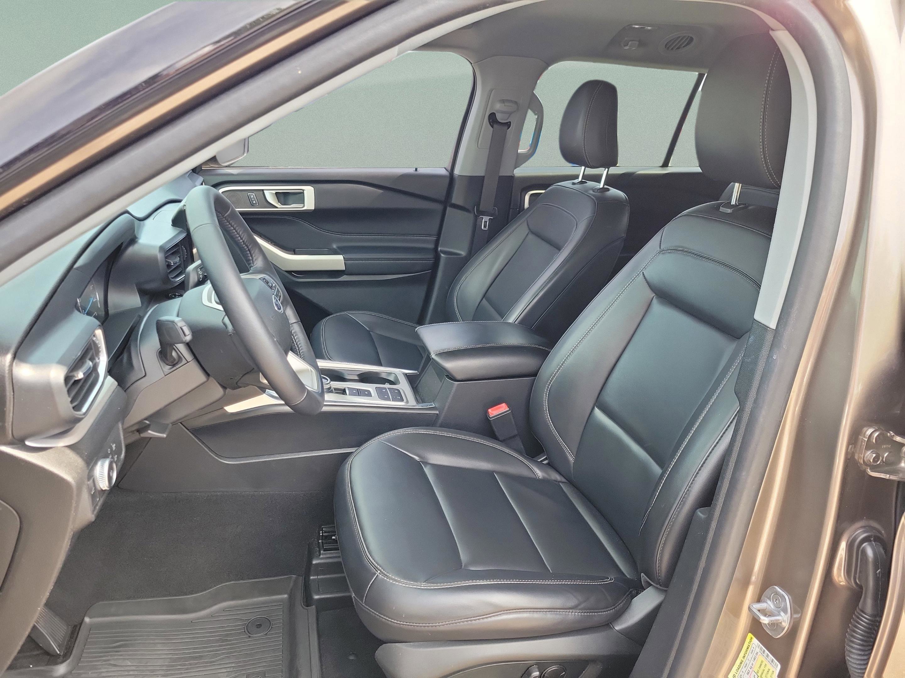 Used 2021 Ford Explorer XLT w/ Equipment Group 202A image 8