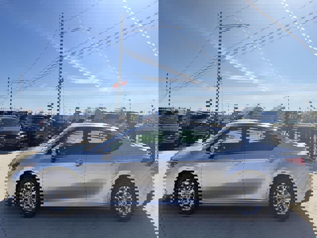 Used 2025 Toyota Camry LE FWD image 4