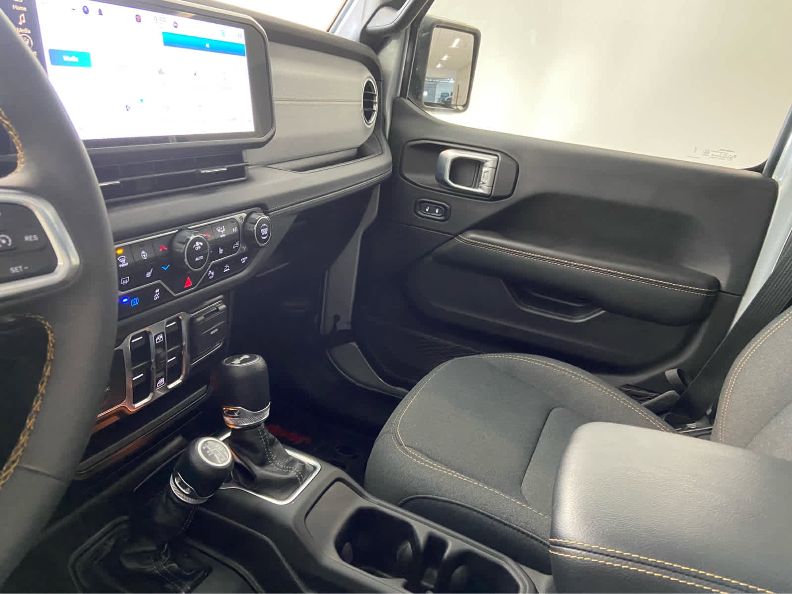 Used 2024 Jeep Wrangler Sahara w/ Technology Group AWD/4WD image 37