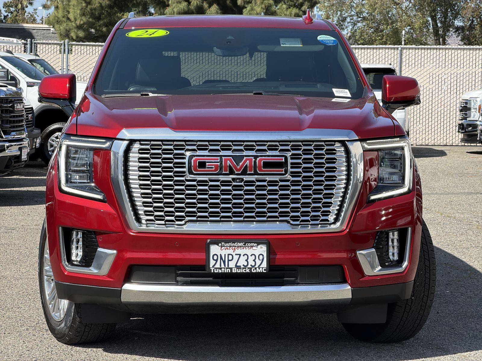 Used 2024 GMC Yukon Denali w/ Advanced Technology Package AWD/4WD image 2