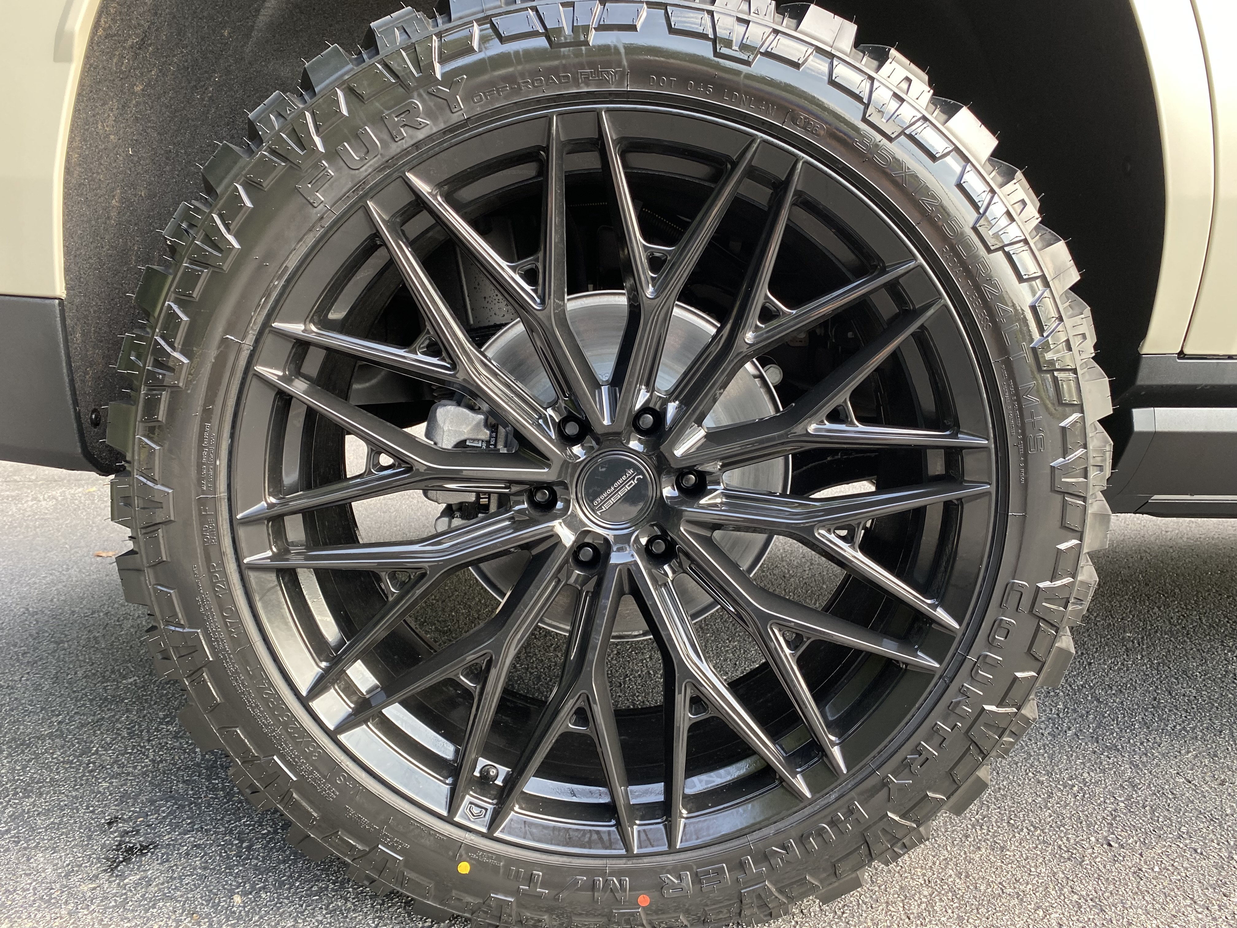 New 2026 Chevrolet Tahoe High Country AWD/4WD image 13