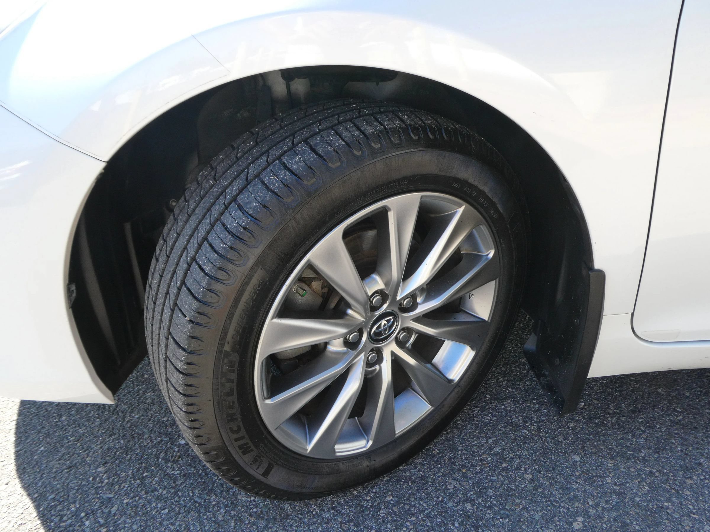 Used 2016 Toyota Camry XLE FWD image 29