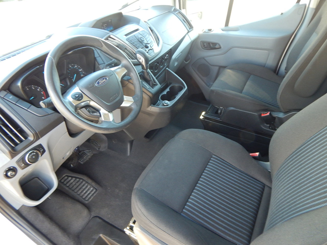 Used 2017 Ford Transit 350 XLT image 2