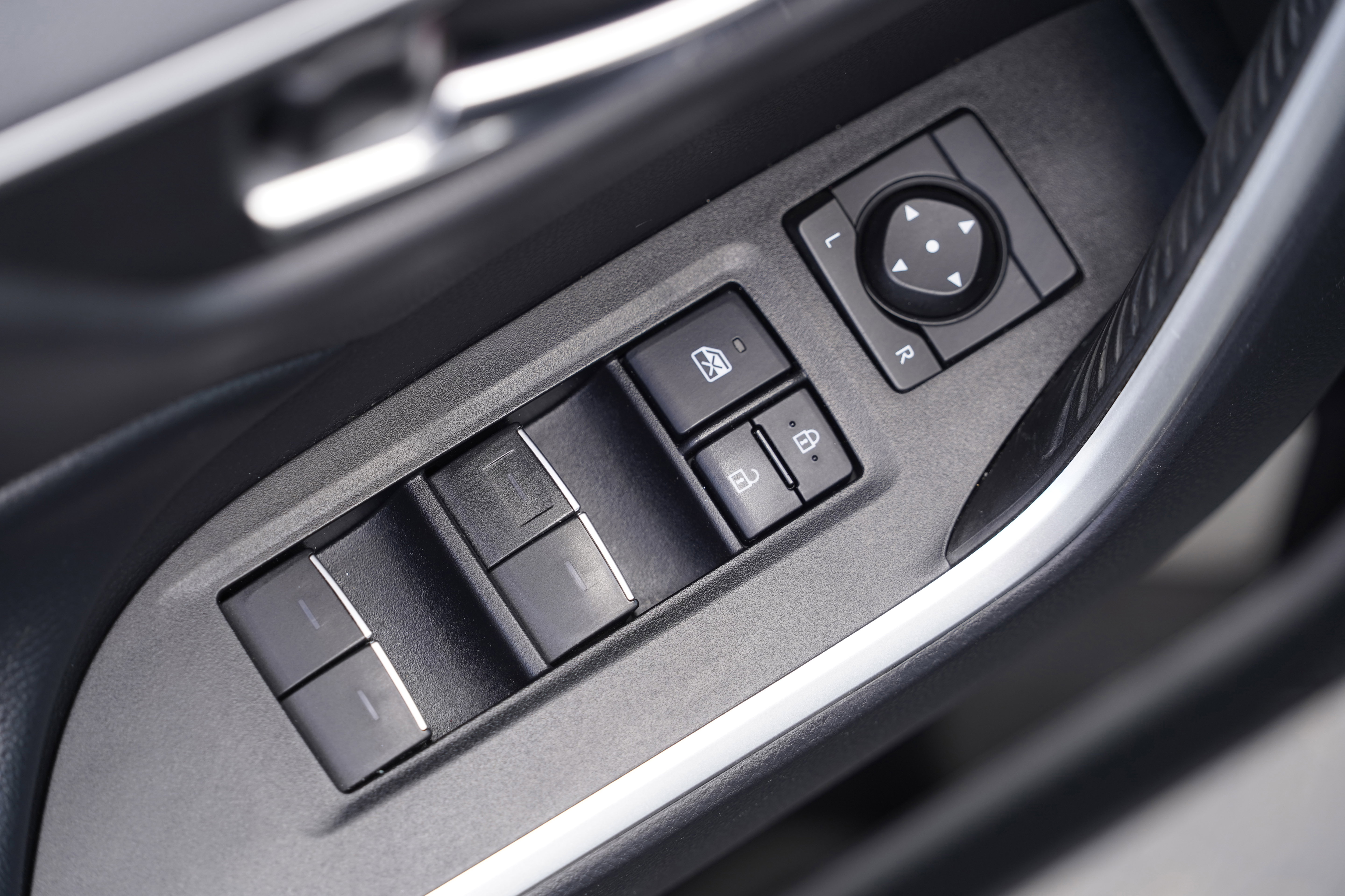 Used 2022 Toyota RAV4 XLE Premium FWD image 14