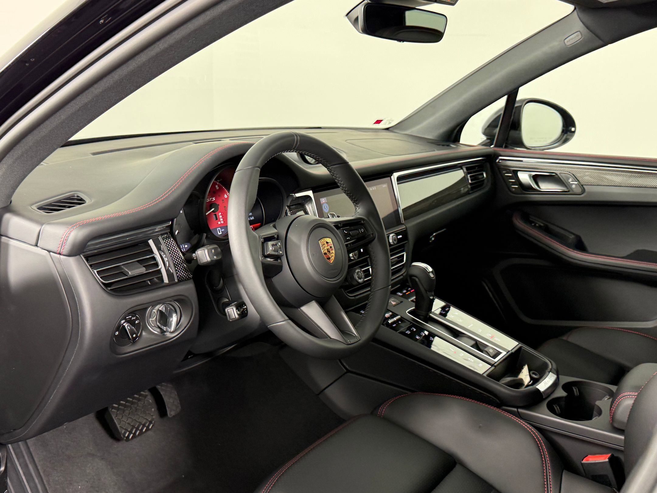 New 2026 Porsche Macan GTS AWD/4WD image 4