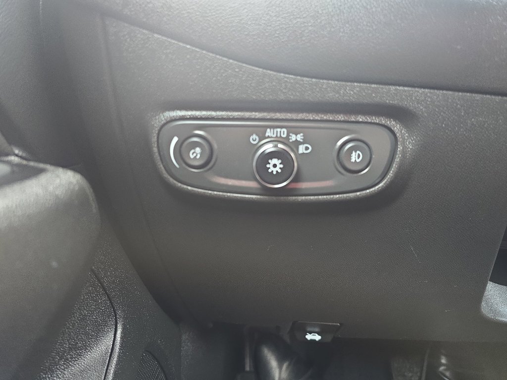 Used 2023 Chevrolet Equinox Premier image 15