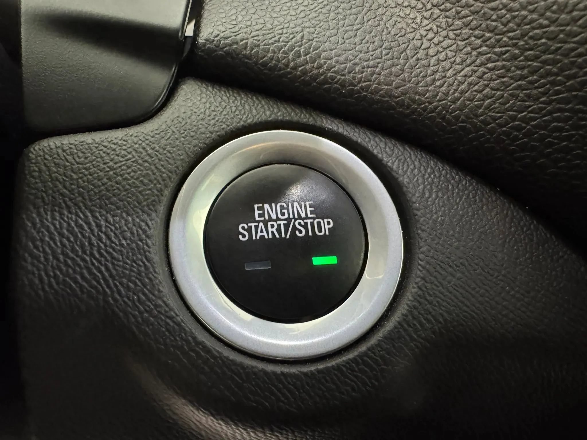 Used 2020 Chevrolet Equinox LT w/ Driver Convenience Package FWD image 17