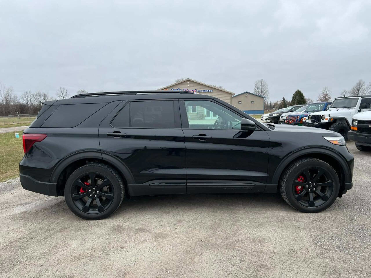 Used 2021 Ford Explorer ST w/ Equipment Group 401A AWD/4WD image 2