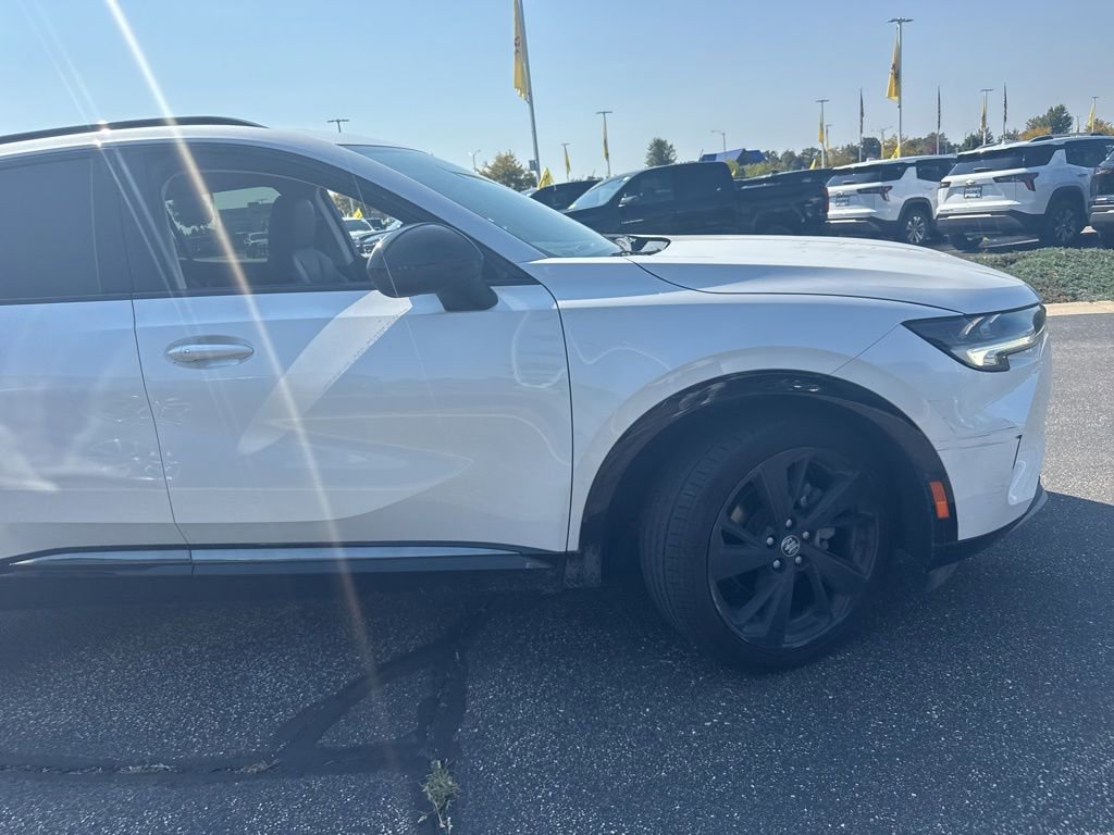 Used 2023 Buick Envision Essence w/ Sport Touring Package image 13