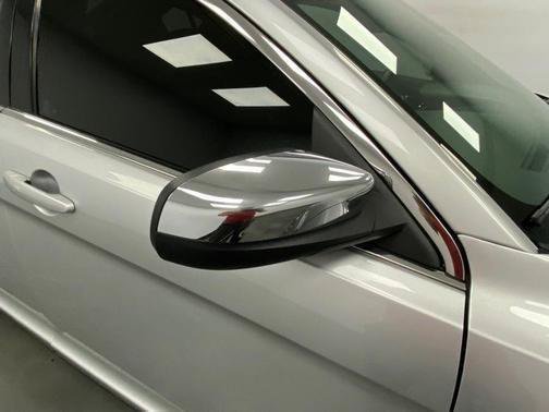 Used 2019 Ford Taurus Limited FWD image 16