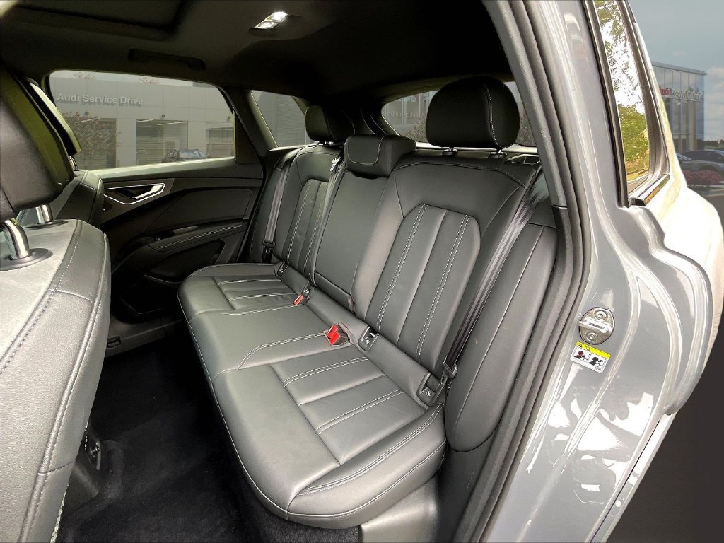 Used 2024 Audi Q4 e-tron Premium Plus w/ Premium Plus AWD/4WD image 24