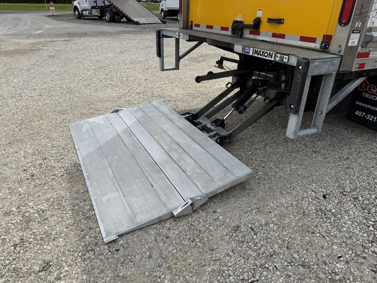 Used 2021 Isuzu NPR image 10