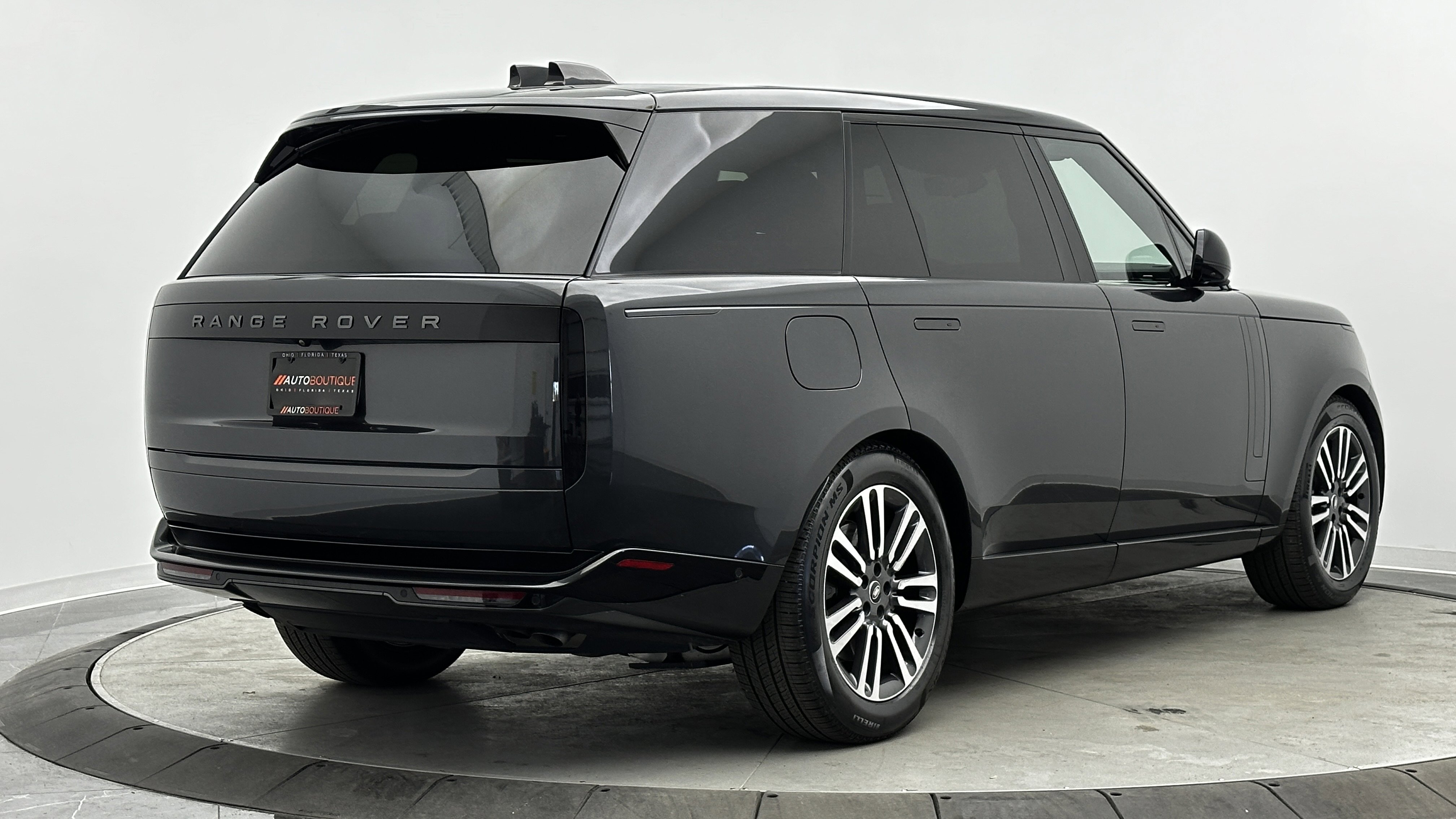 Used 2025 Land Rover Range Rover Long Wheelbase SE image 8