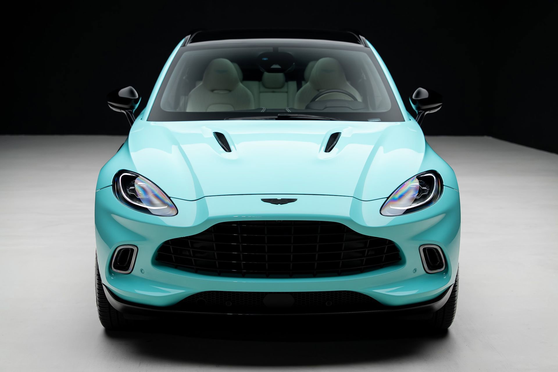 Used 2023 Aston Martin DBX AWD/4WD image 6