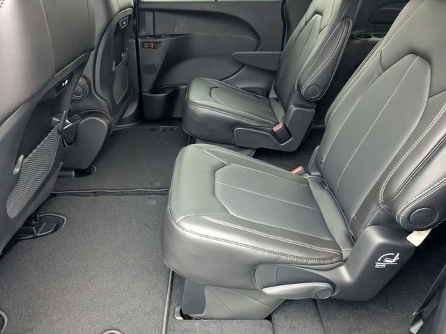 New 2026 Chrysler Pacifica Select w/ S Appearance Package image 26