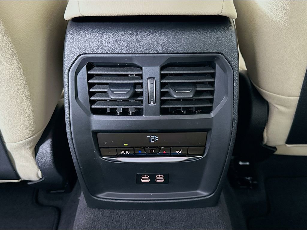 New 2026 BMW 330i Sedan w/ Premium Package image 18