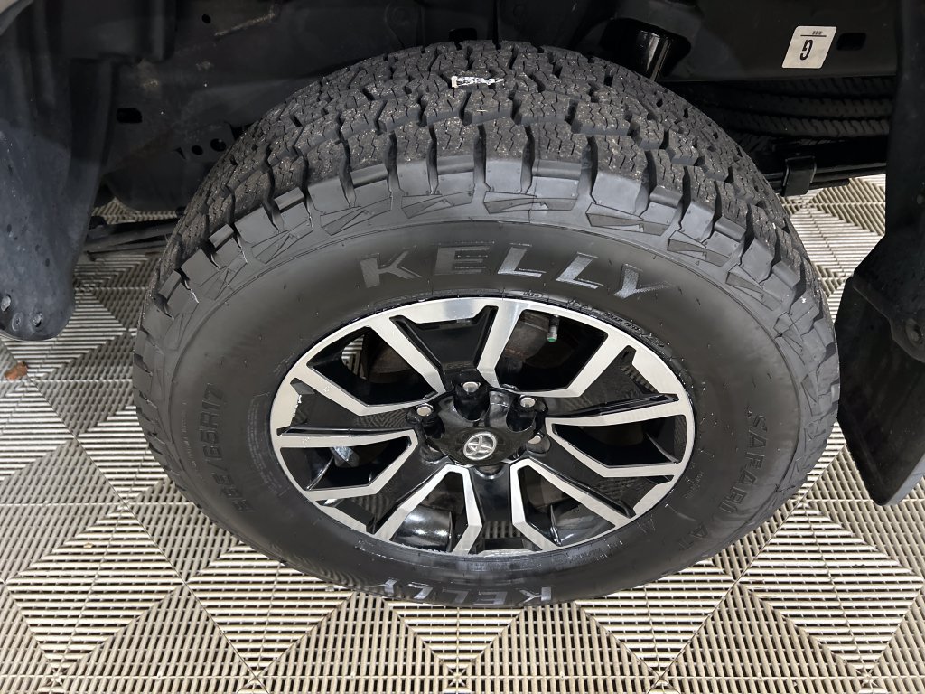 Used 2022 Toyota Tacoma TRD Sport AWD/4WD image 11