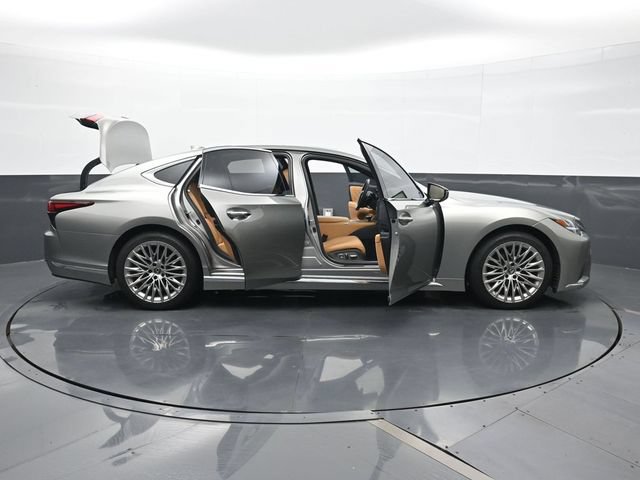 Used 2025 Lexus LS 500 w/ Accessory Package (Z1) RWD image 33