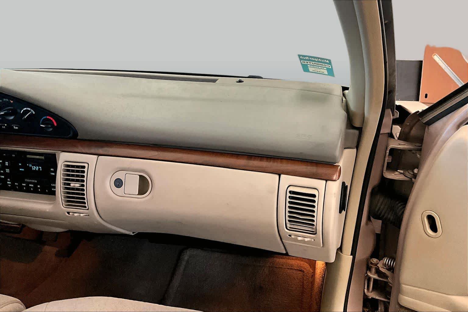 Used 1999 Oldsmobile 88 FWD image 17