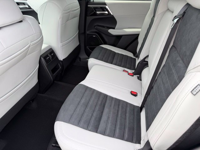 New 2026 Mitsubishi Outlander SE FWD image 18